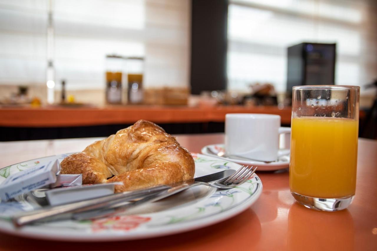 Hotel Ciudad De Ejea Ejea De Los Caballeros Ngoại thất bức ảnh