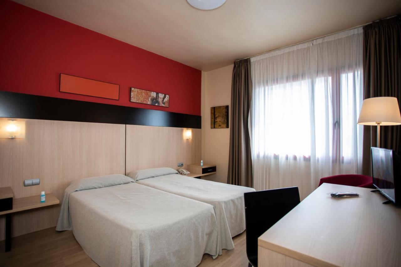 Hotel Ciudad De Ejea Ejea De Los Caballeros Ngoại thất bức ảnh