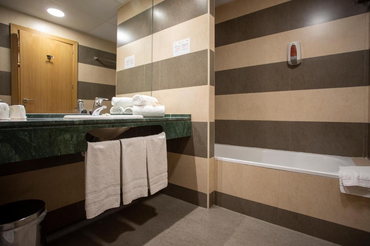 Hotel Ciudad De Ejea Ejea De Los Caballeros Ngoại thất bức ảnh